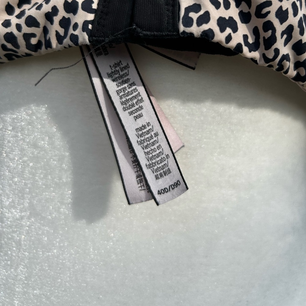 Victoria's Secret Leopard Print Bra T-shirt, lightly lined, wireless, 40D - Picture 2 of 2